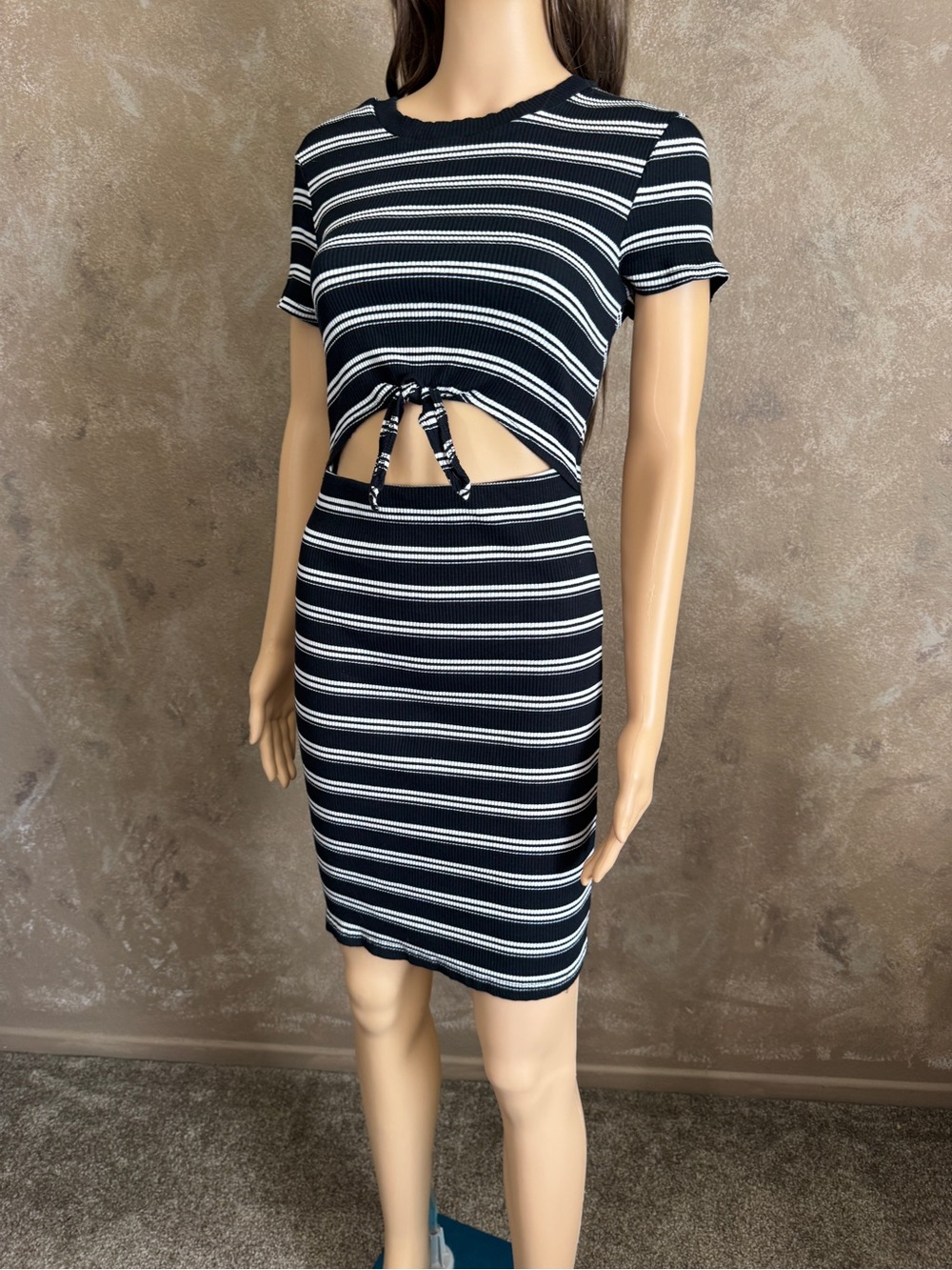 Y2K 2000’s Rue21 Black and White Striped Tie-Front Mini Dress Sz L